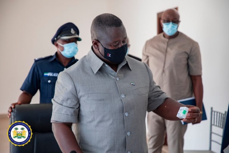 Chinese Ambassador Delivers Vaccines to Bio