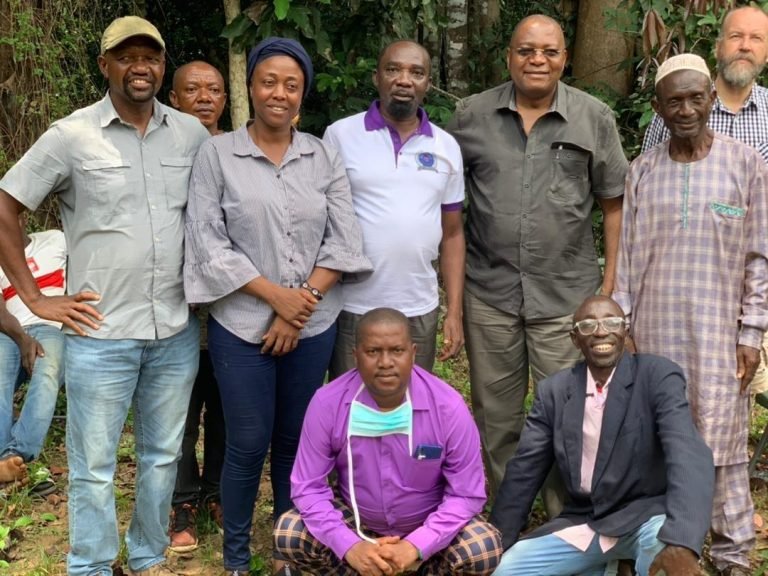Mallam O. pays a working day visit to Tiwai Island