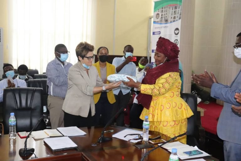Minister of Tourism Participates in Plastic Leadership Workshop