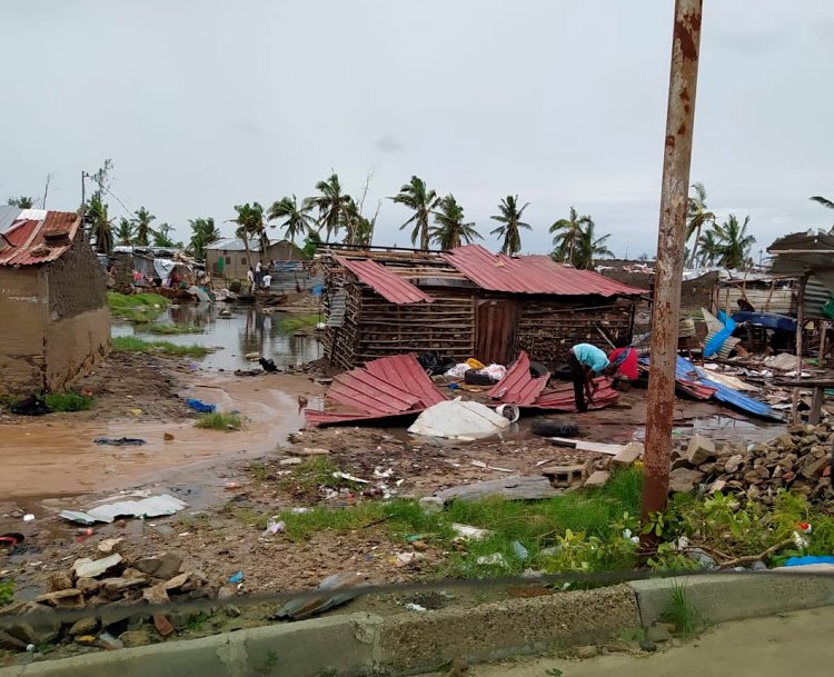 HEAVY STORM DESTROYS OVER SIXTY SEVEN HOUSES IN KONO