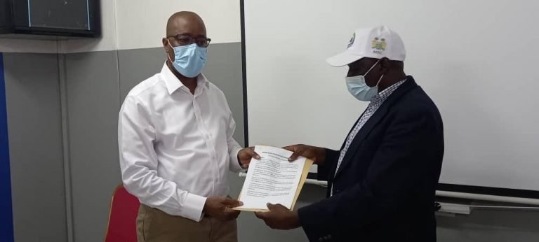 Photographers Union Presents Resolutions to Information Minister