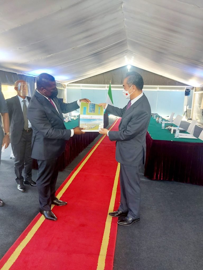 Prof. David Francis Presents Lungi Bridge Plan to China’Foreign Affairs Minister