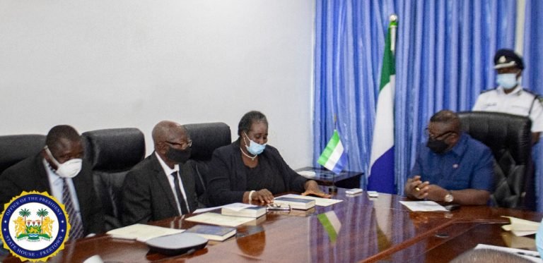 Members of Tribunal to Investigate Auditor General:  Takes Oath of Office