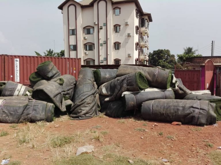 FANT SL OFFLOADS 120 ROLLS OF ARTIFICIAL TURF