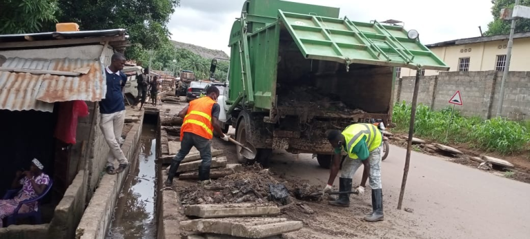 Massive Cleaning Exercise In Koidu City…to avert flooding