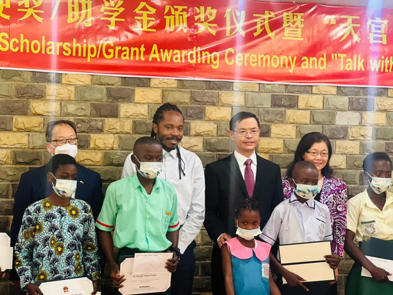 China-Sierra Leone Strengthen Educational Cooperation