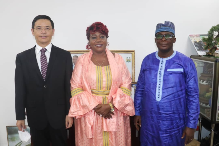 Tourism Minister Bids Farewell to Chinese Ambassador