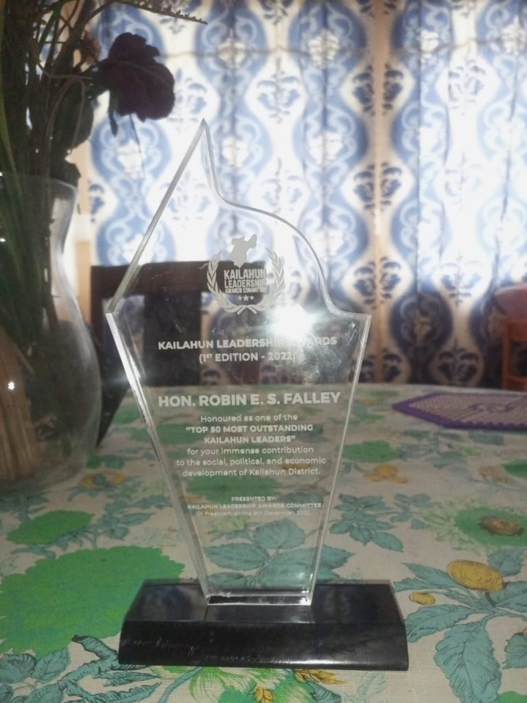 Hon. Robin Faley Receives Kailahun Leadership Award
