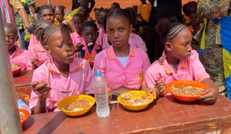 School feeding launched in western area, targeting 57,530 pupils in 197 schools