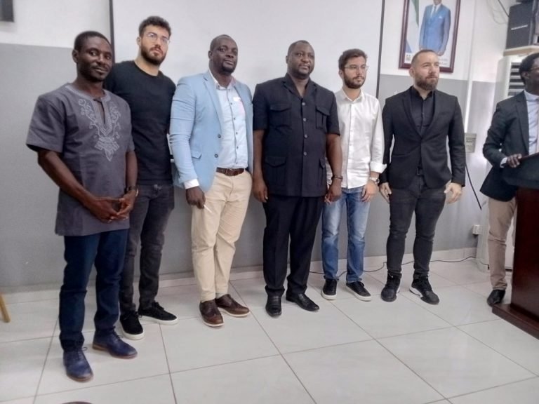 Trade Ministry Signs Investment Agreements With 5 Industries