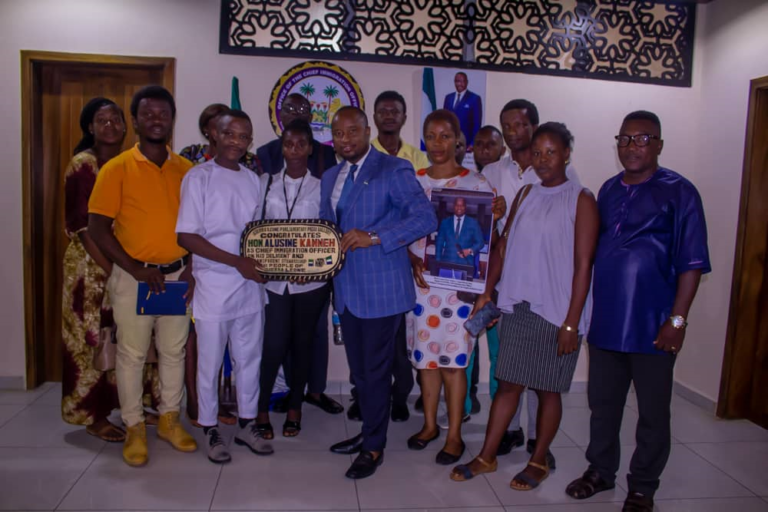 Parliamentary Press Gallery Pays Courtesy Call On Chief Immigration Officer