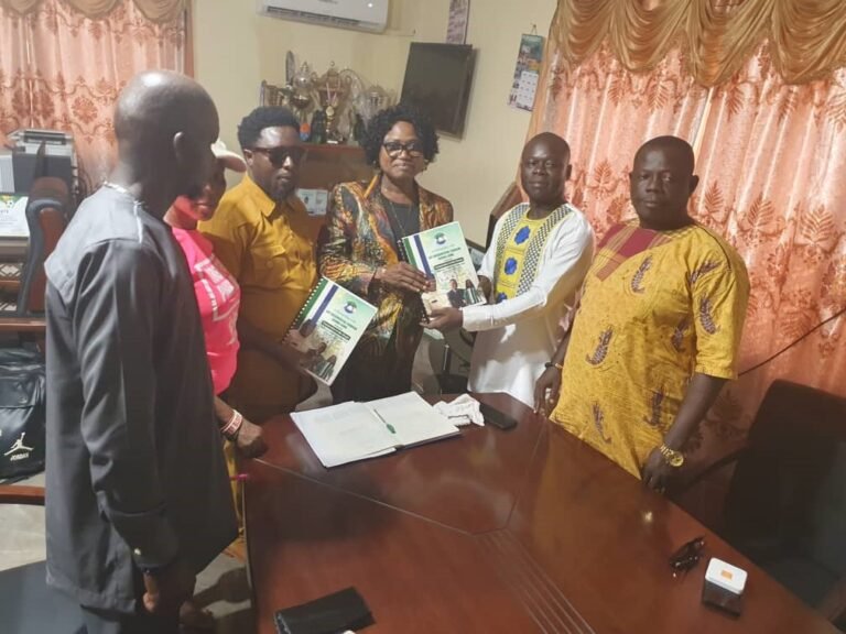 Secretary General of the Boxing Association Present Proposal to Minister of Sports