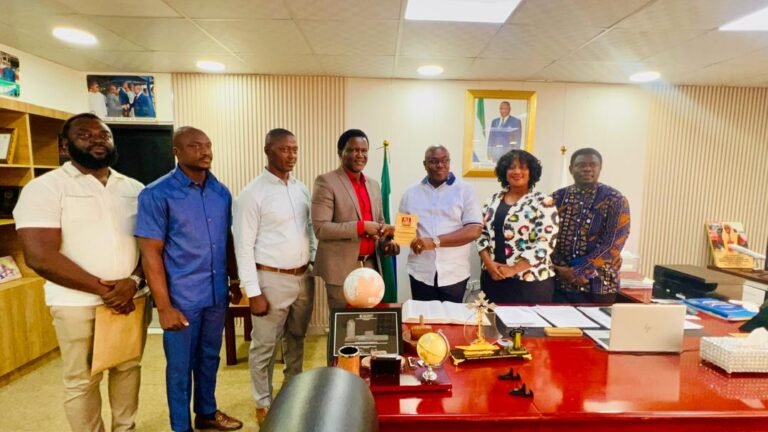 Speaker Thomas Receives Award for Innovative Leadership