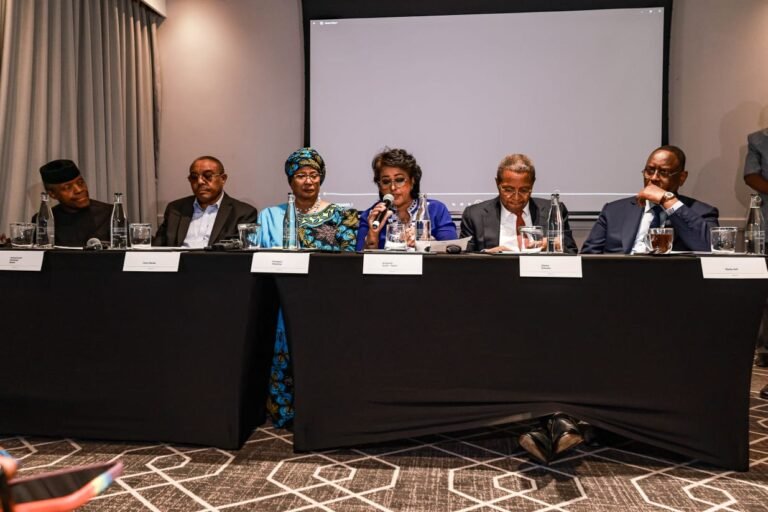 Eight Former Presidents Sign Debt Declaration