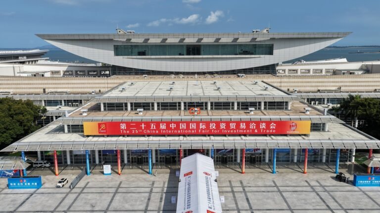 Xi Jinping sends congratulatory letter to 25th China international investment, trade fair