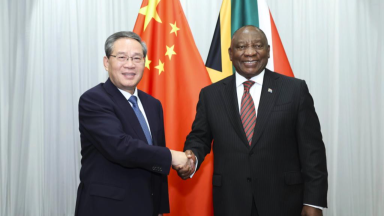 China Ready to Deepen Political Trust with South Africa: Premier Li