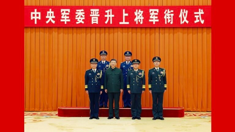 Xi Jinping Presents Orders to Promote Two Military Officers to Rank of General