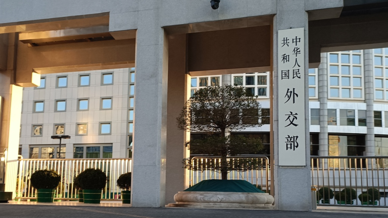 China Urges U.S. to Immediately Release Maduro and his Wife