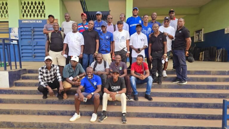 Old Edwardians Now Club Donates Cash Support to Former Players