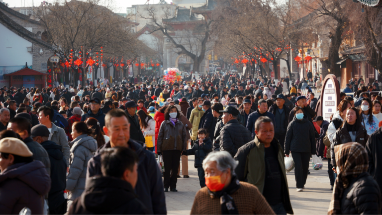 China Rolls out Campaign to Boost Consumption Vitality during Spring Festival Holiday