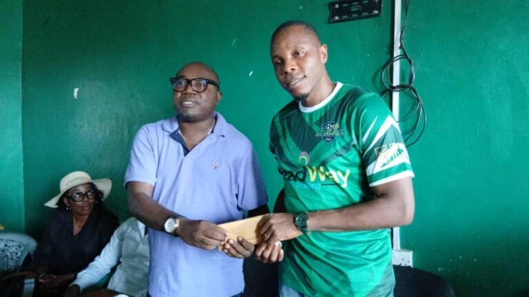Chief Minister Donates US$7,500 to SLPP Bo District Office