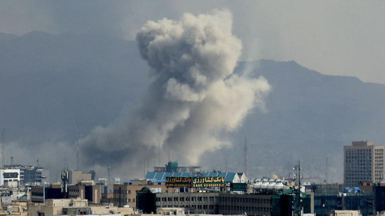 Chinese FM Affirms Support to Iran in Safeguarding Sovereignty, Territorial Integrity