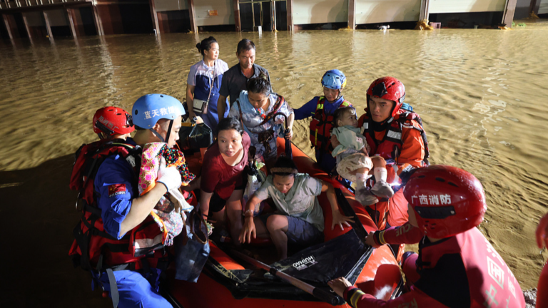 President Xi Jinping Urges All-Out Efforts in Flood Control, Disaster Relief